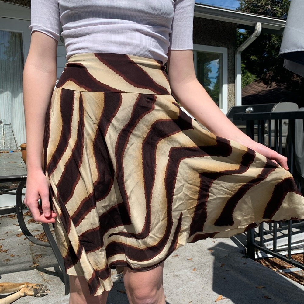 Ralph lauren zebra SILK skirt sz 14
Hundred percent silk never worn
Size 14 - Picture 2 of 8